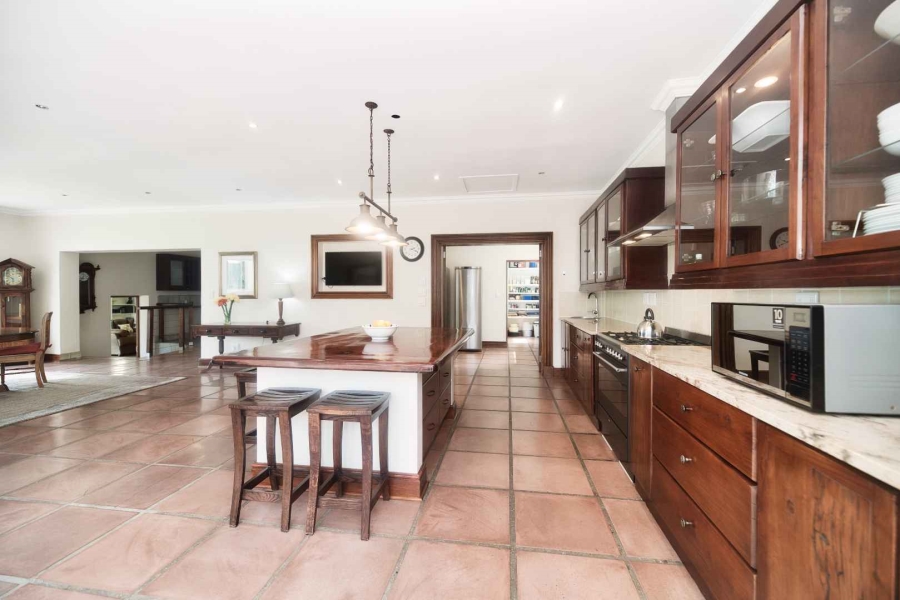 5 Bedroom Property for Sale in Fernkloof Estate Western Cape